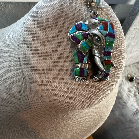 Beautiful Solid Sterling Silver Elephant Pendant in Turquoise & Coral Stones - Picture 9 of 12